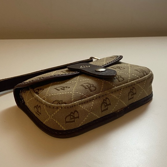 Dooney & Bourke Signature Flap Wristlet Wallet Brown Leather Trim - Picture 3 of 10